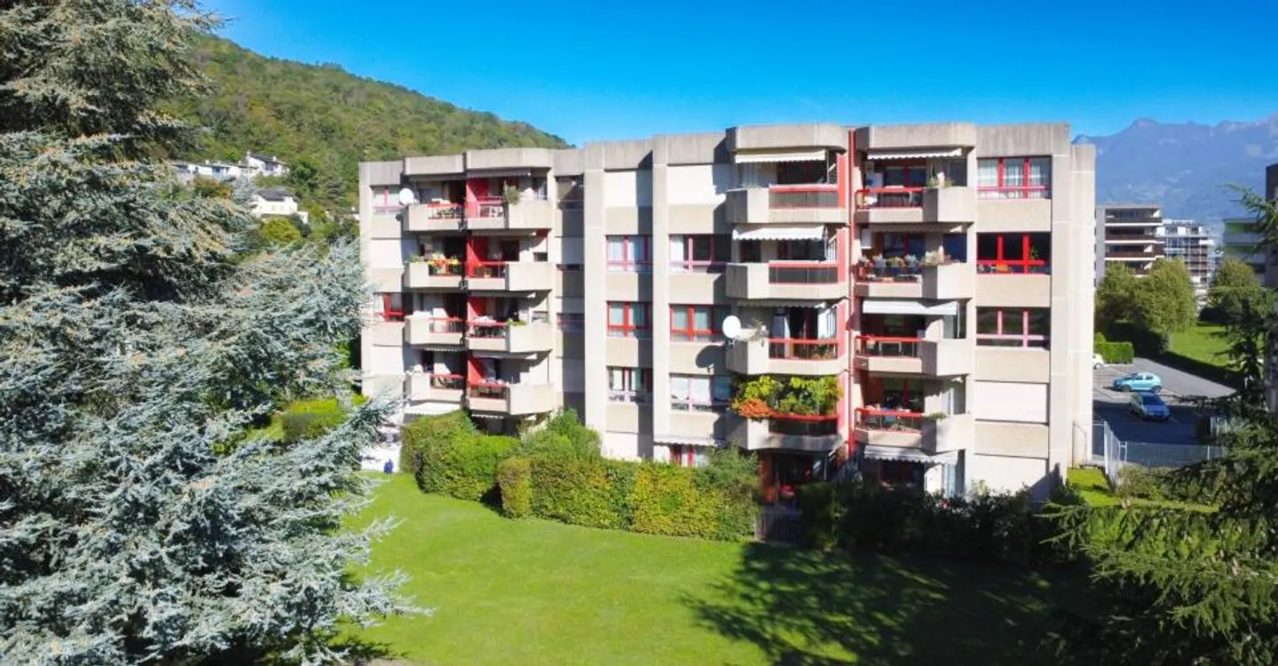 5.5 Room Apartment in Monthey - Photo 3 of 12