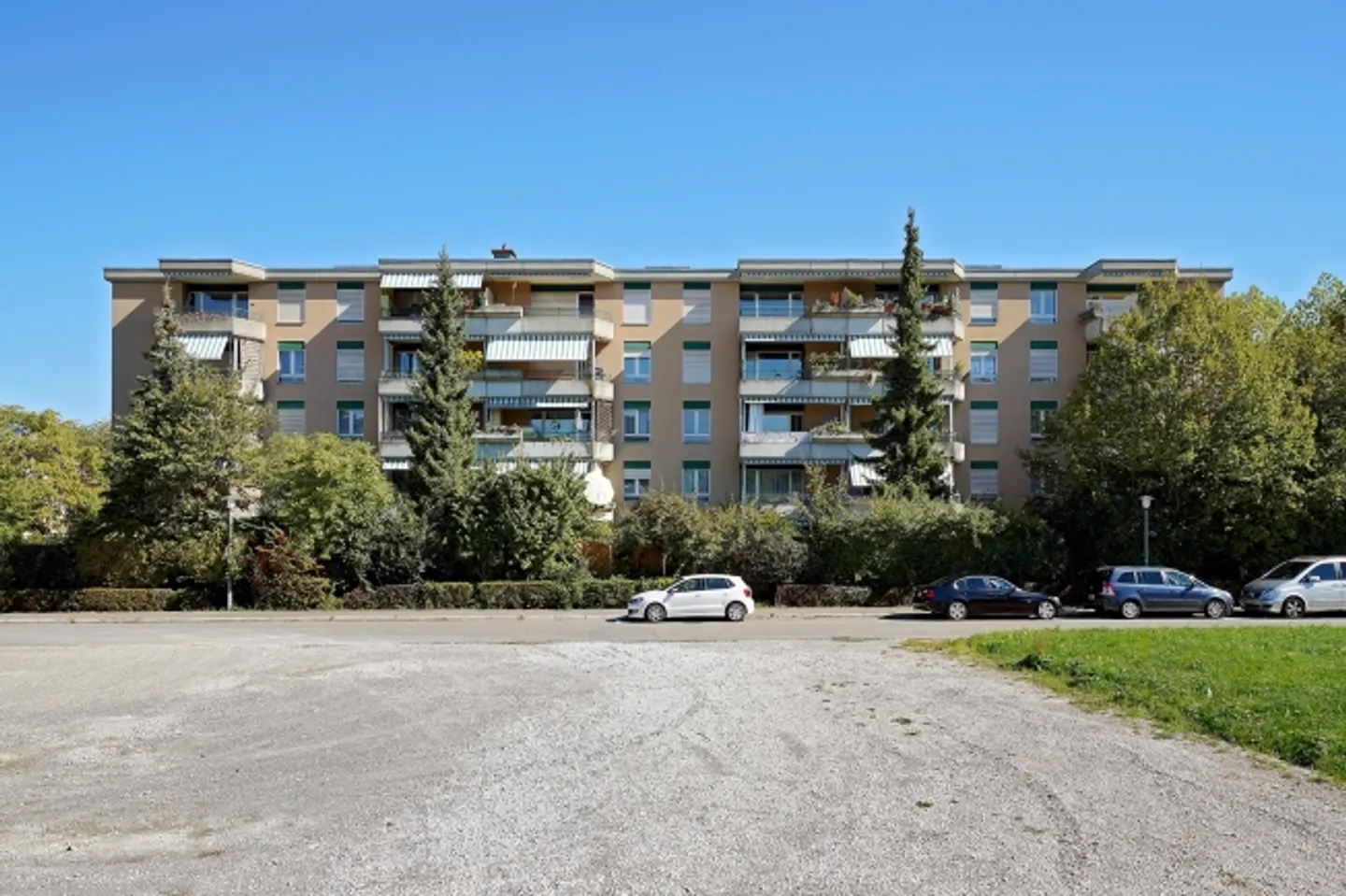 Outdoor parking space for rent - Photo 1 of 2