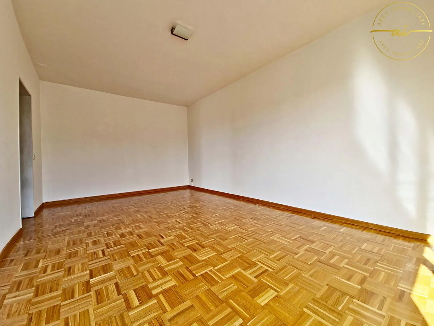 Welcoming 3.5 Rooms with Balcony and Veranda in Morbio Inferiore - Photo 11 of 13