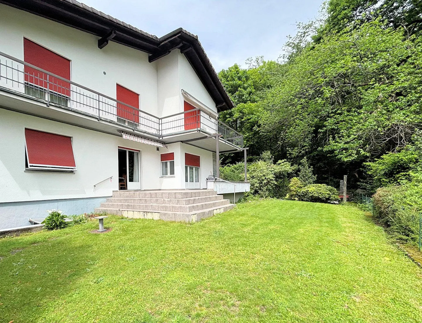 Renovated apartment immersed in greenery and nature - Photo 5 of 11