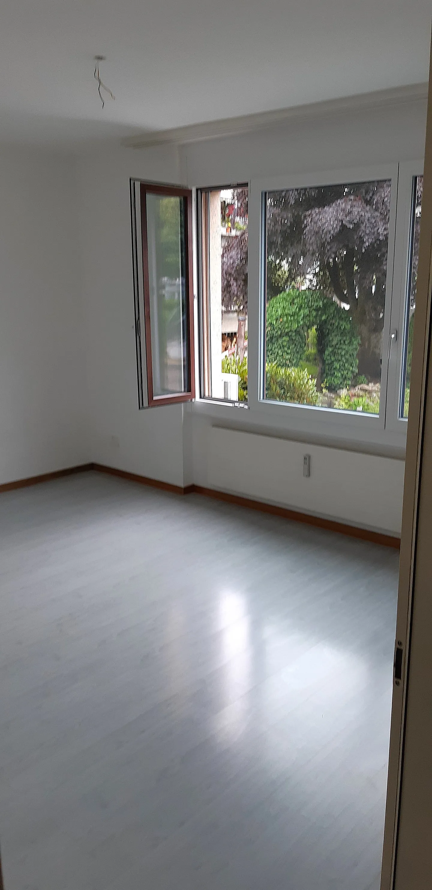 Appartamento di 4,5 stanze appena ristrutturato direttamente accanto all'asilo e alla scuola primaria - Foto 8 di 14