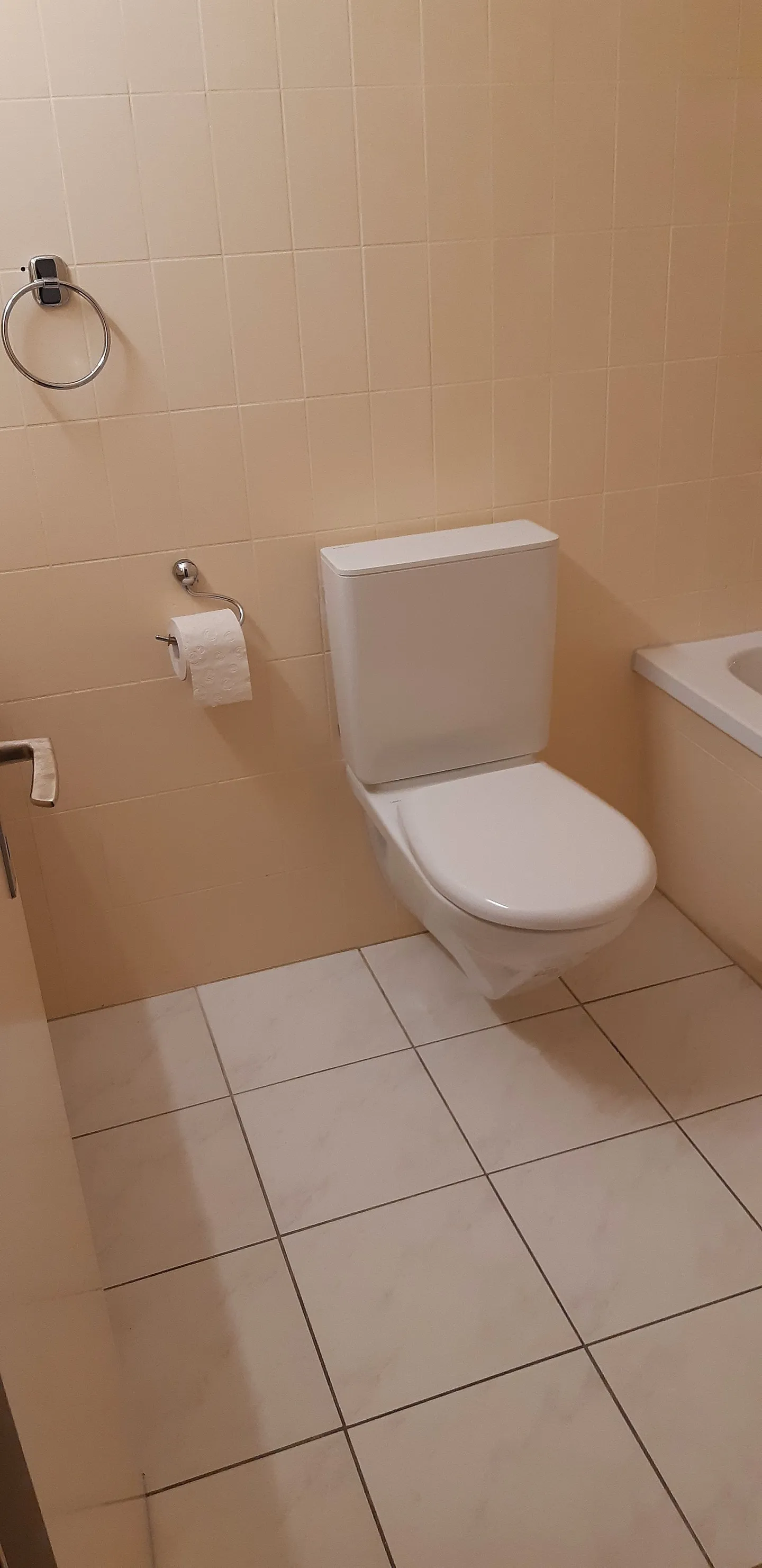 Appartamento di 4,5 stanze appena ristrutturato direttamente accanto all'asilo e alla scuola primaria - Foto 10 di 14