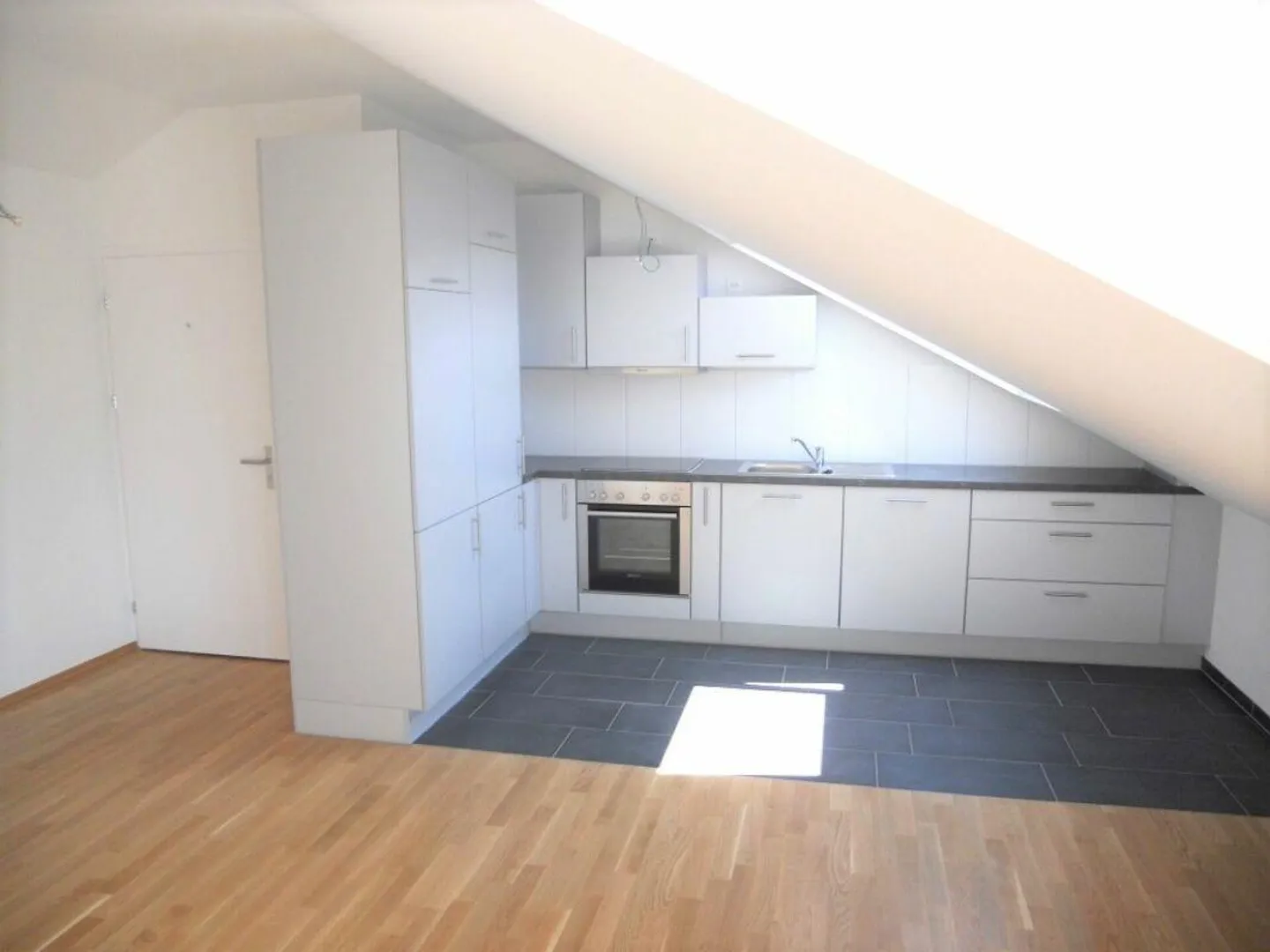 Helle 2.5-Zi-Penthouse mit Balkon - Foto 4 von 10