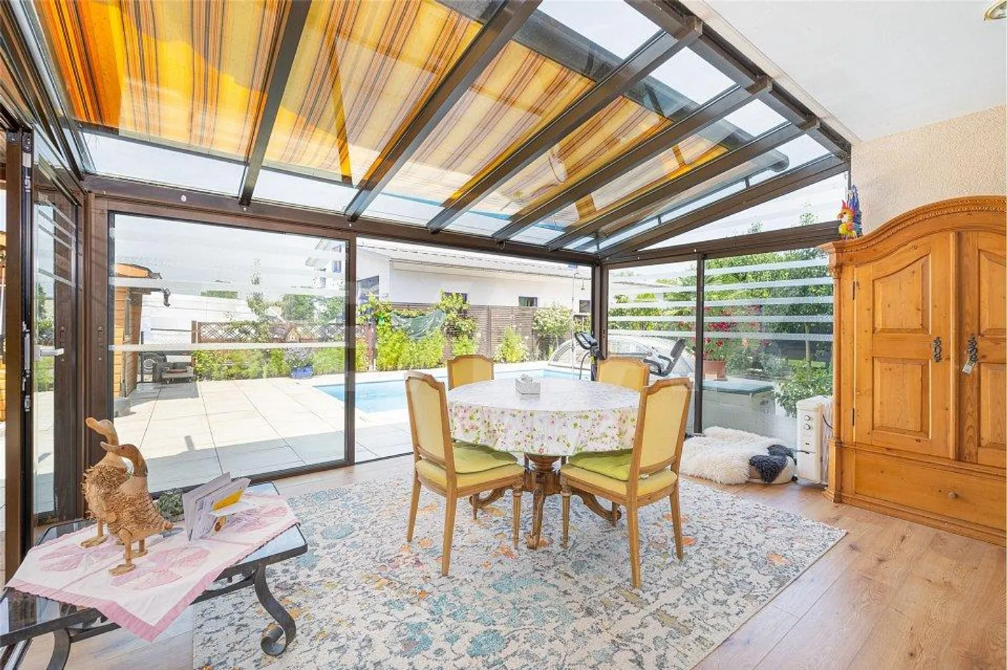 Maison individuelle avec véranda et piscine couverte - Photo 4 sur 13