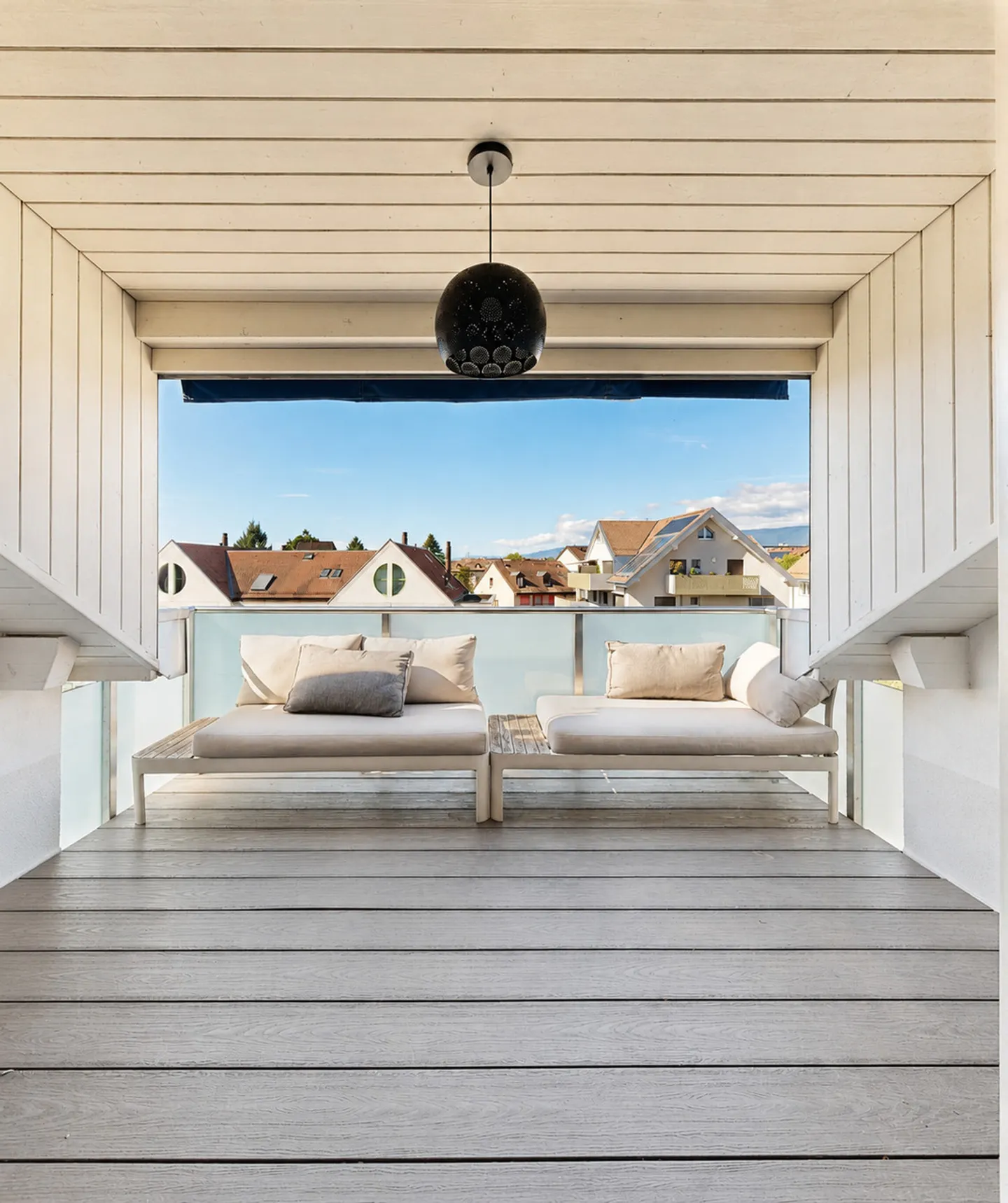 Double height living room, 3 bedrooms of 17 to 18 m² and loft of 51 m² - Photo 2 of 15