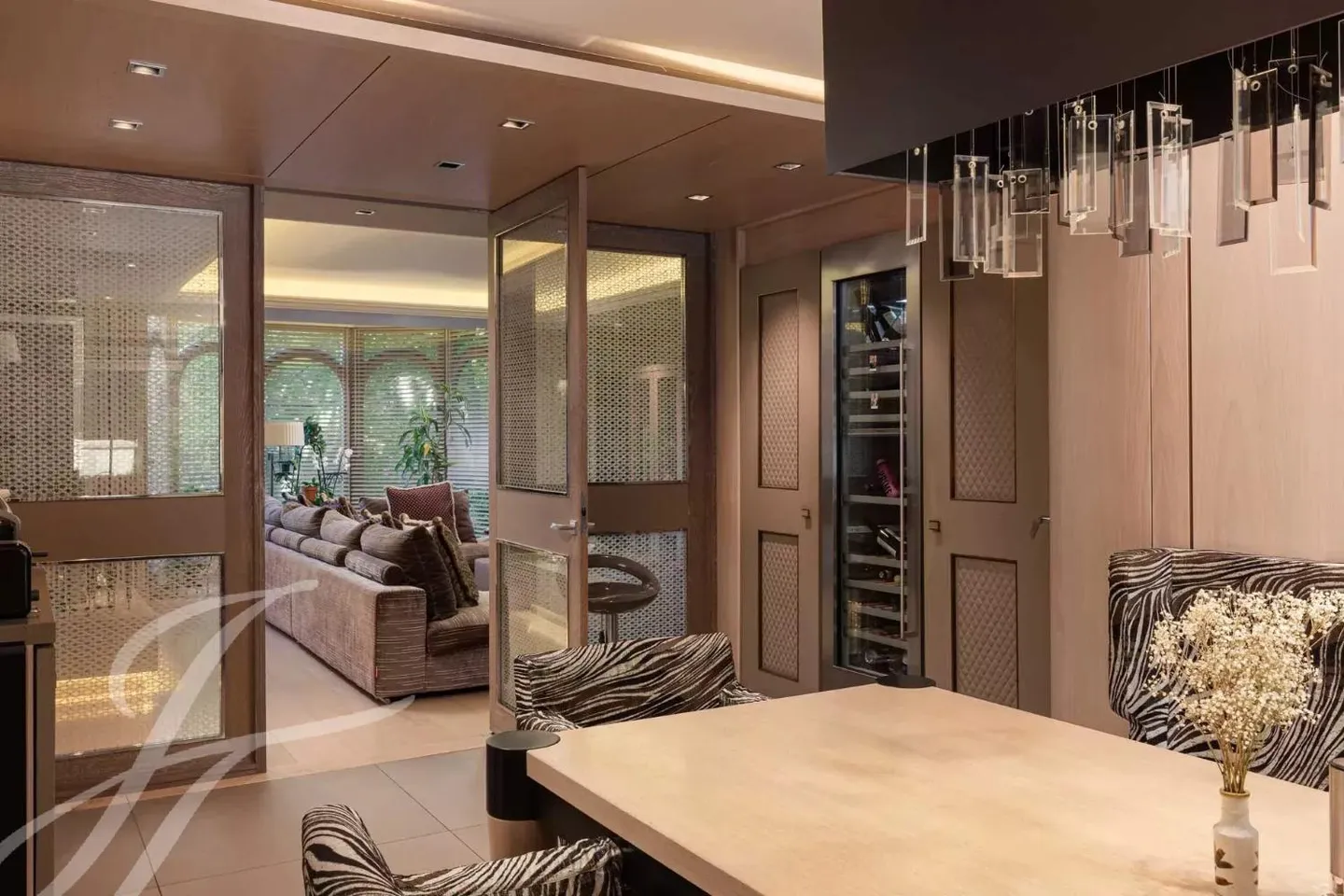 Luxury Villa in Conches - Photo 5 of 13