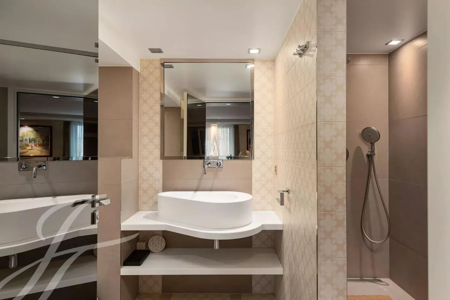 Luxury Villa in Conches - Photo 10 of 13