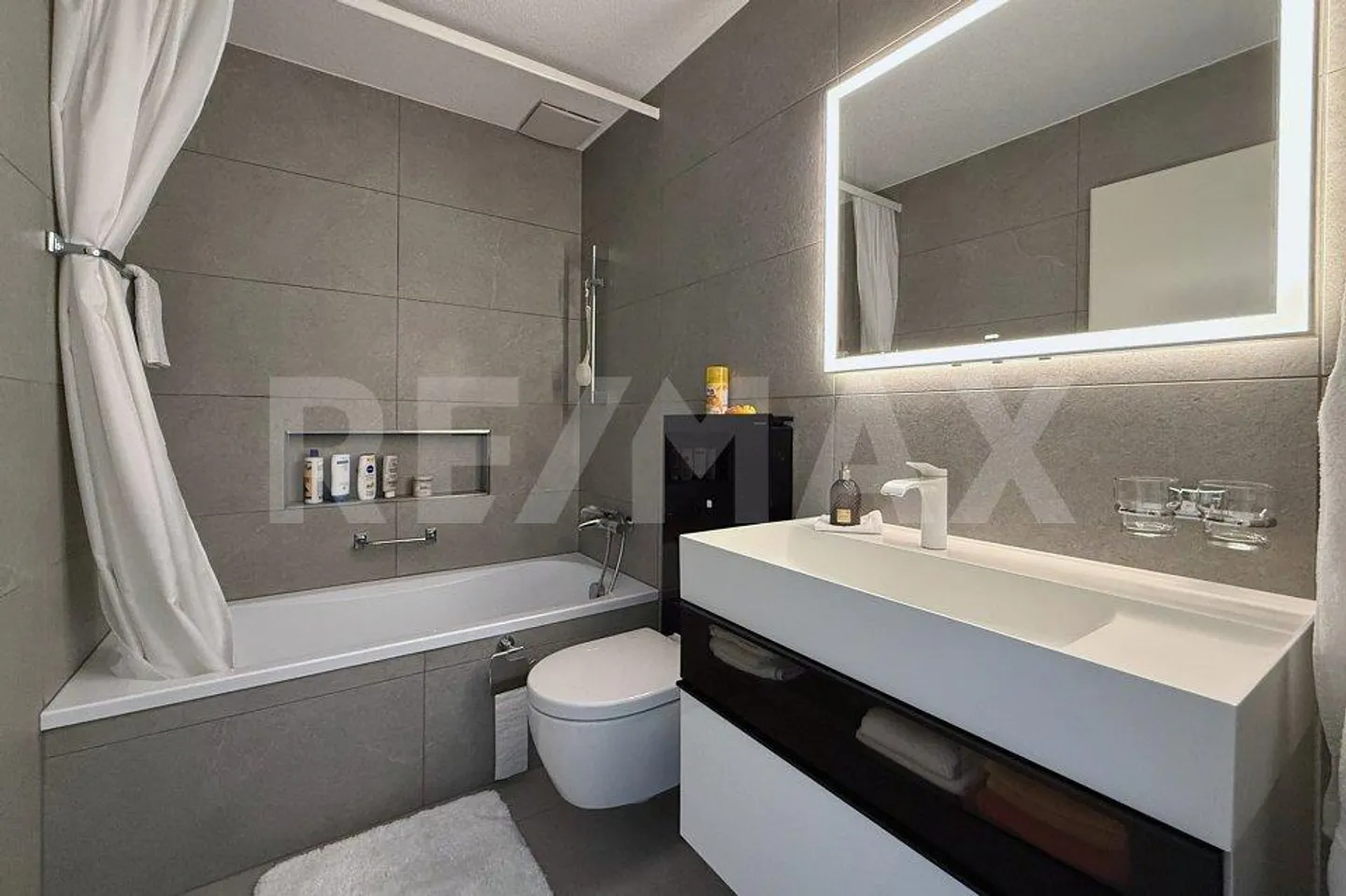 Beaucoup d'espace pour toute la famille - appartement moderne de 5½ pièces dans un endroit calme - Photo 7 sur 13