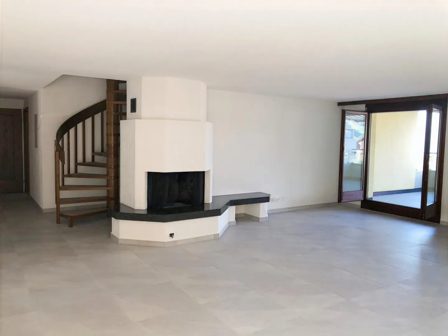 Maisonette moderna di 4,5 stanze con camino a Wollerau - Foto 1 di 10