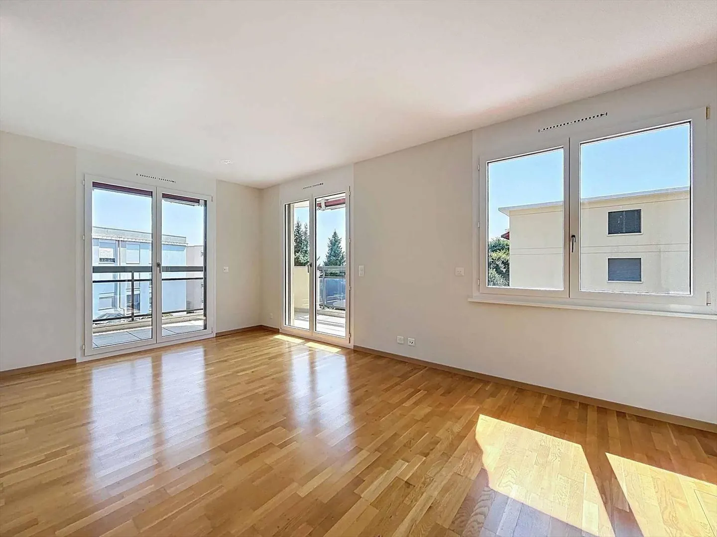 Wohnung mit 4.5 Zimmern in absoluter Ruhe - Residenz von hohem Standard - Foto 2 von 13