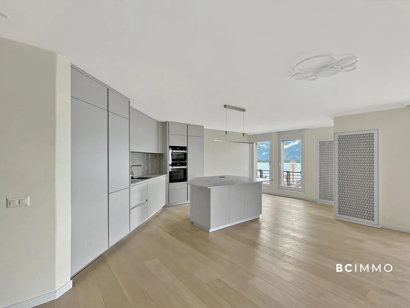 Eleganza contemporanea con vista panoramica sul lago - Foto 4 di 12