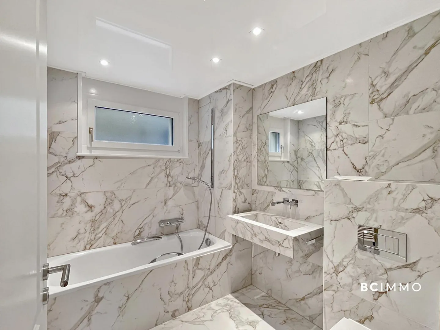 Eleganza contemporanea con vista panoramica sul lago - Foto 8 di 12