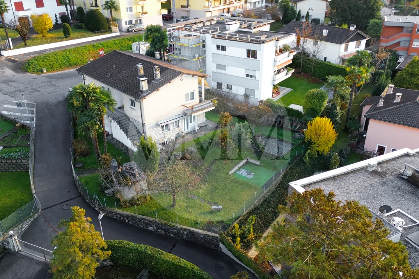 EINZELHAUS MIT GARTEN UND ZU WERTENDEN RÄUMEN - Foto 2 von 8