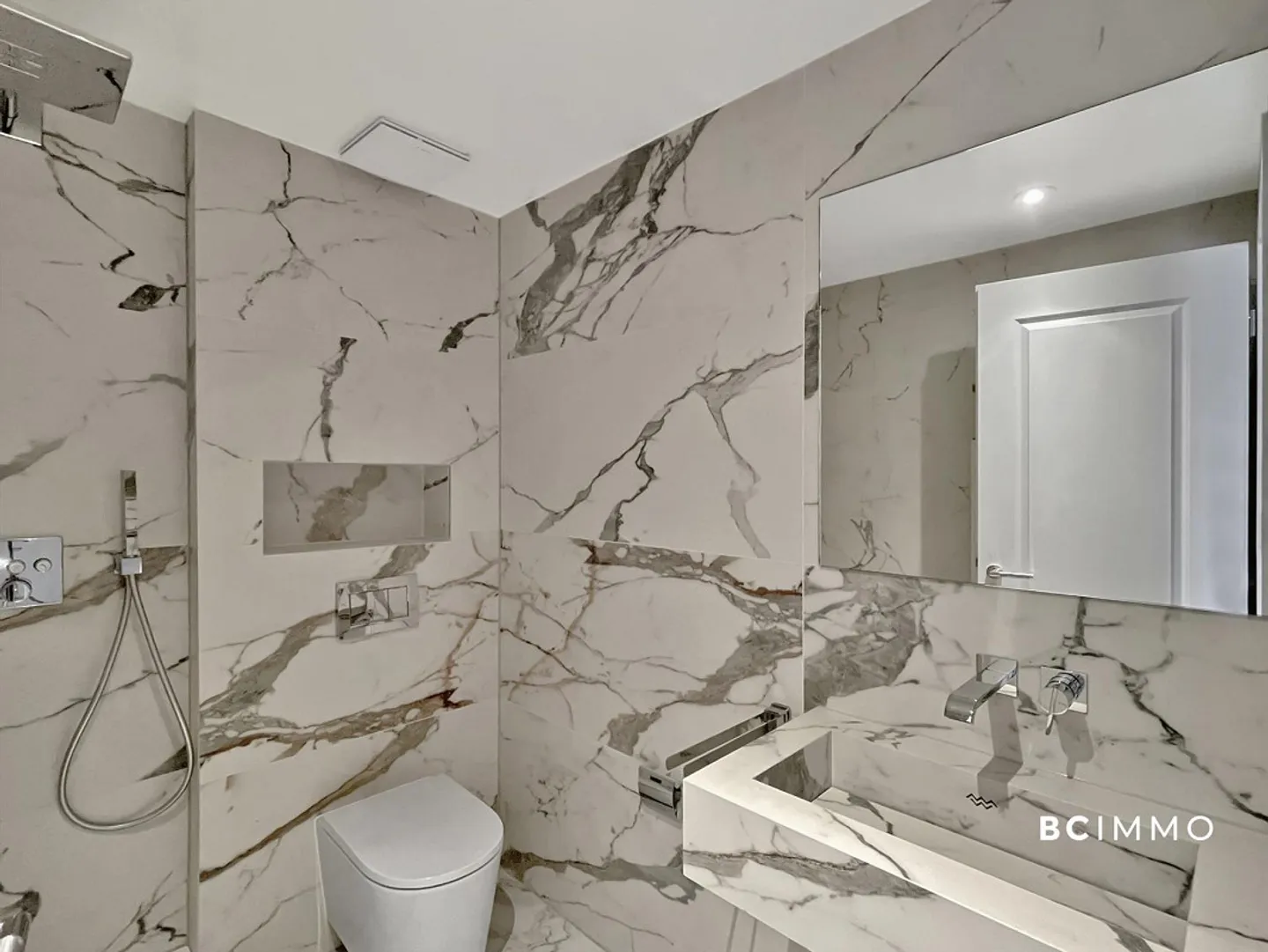 Eleganza contemporanea con vista panoramica sul lago - Foto 9 di 12