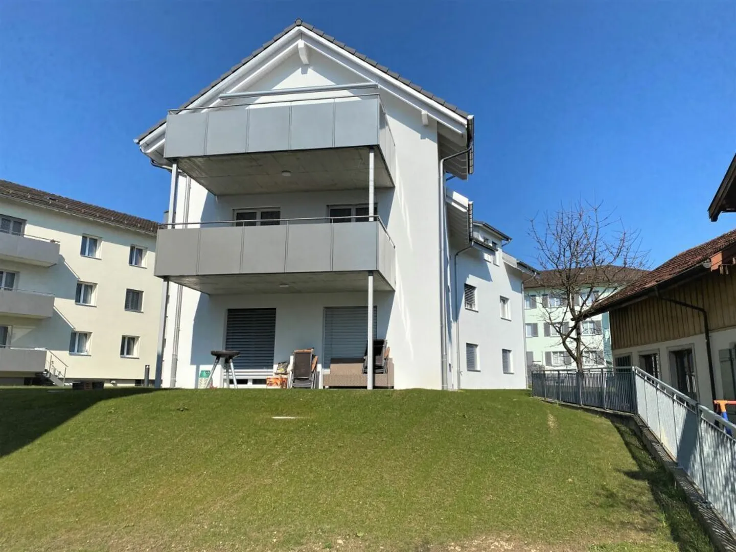 Appartement de 2,5 pièces au rez-de-chaussée avec orientation sud - Photo 1 sur 11