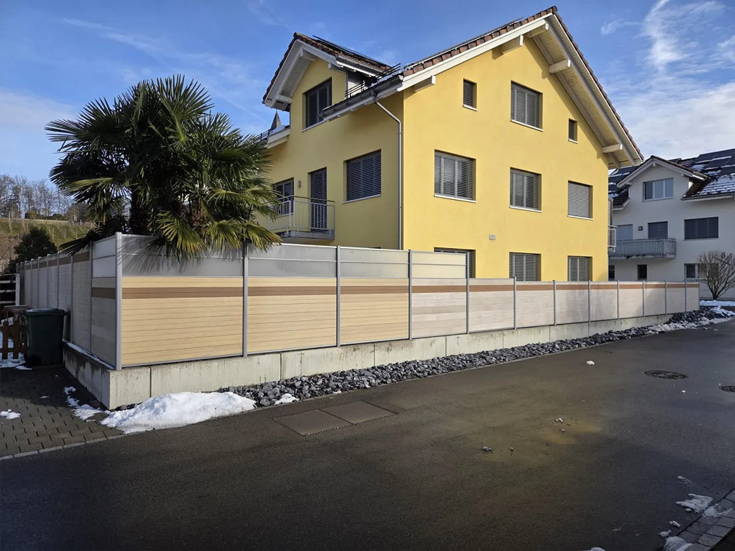 Exklusives 8,5-Zimmer-Einfamilienhaus mit Pool, Sauna & PV-Anlage - Photo 2 of 21