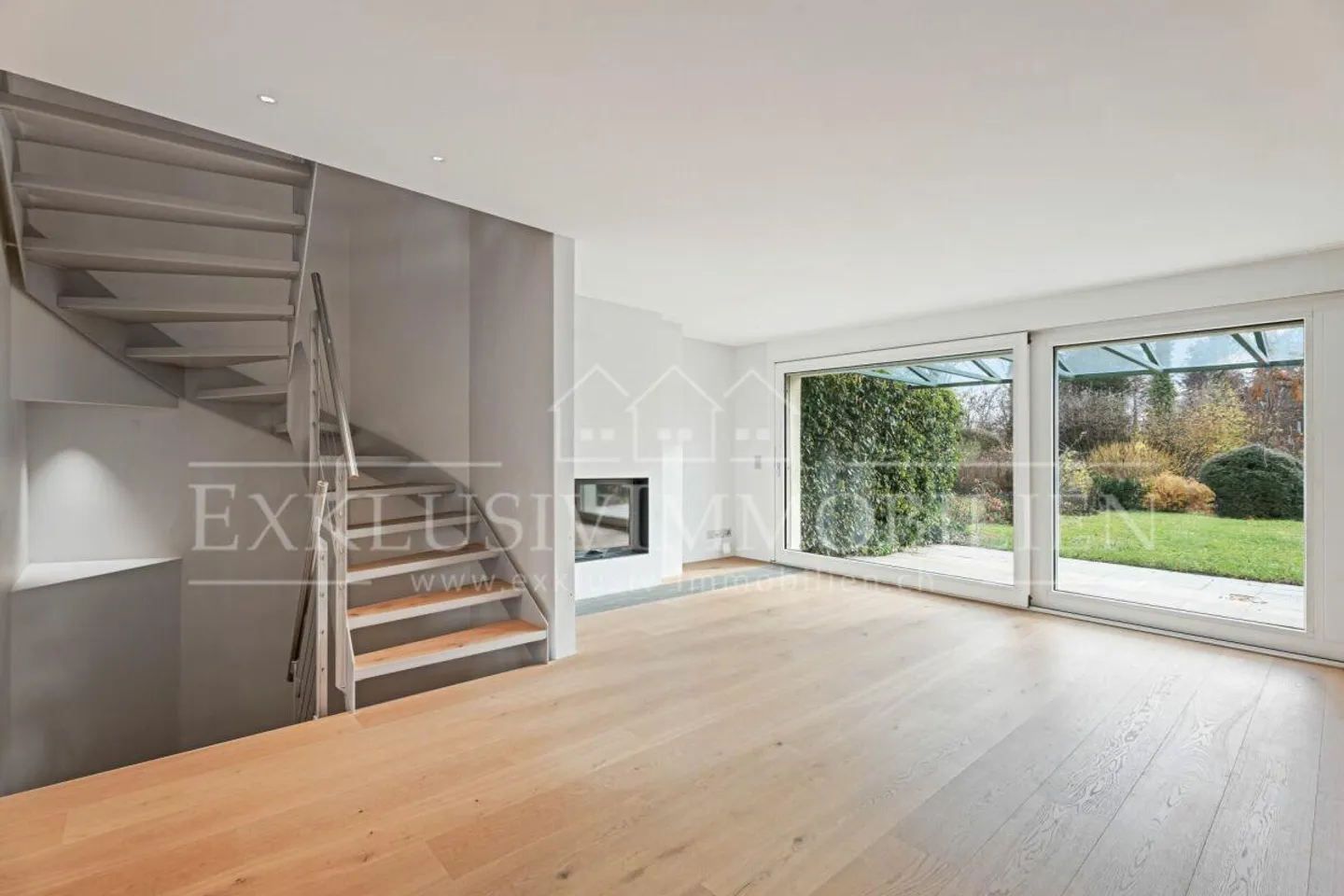 Luxurious living meets timeless elegance - Photo 2 of 6