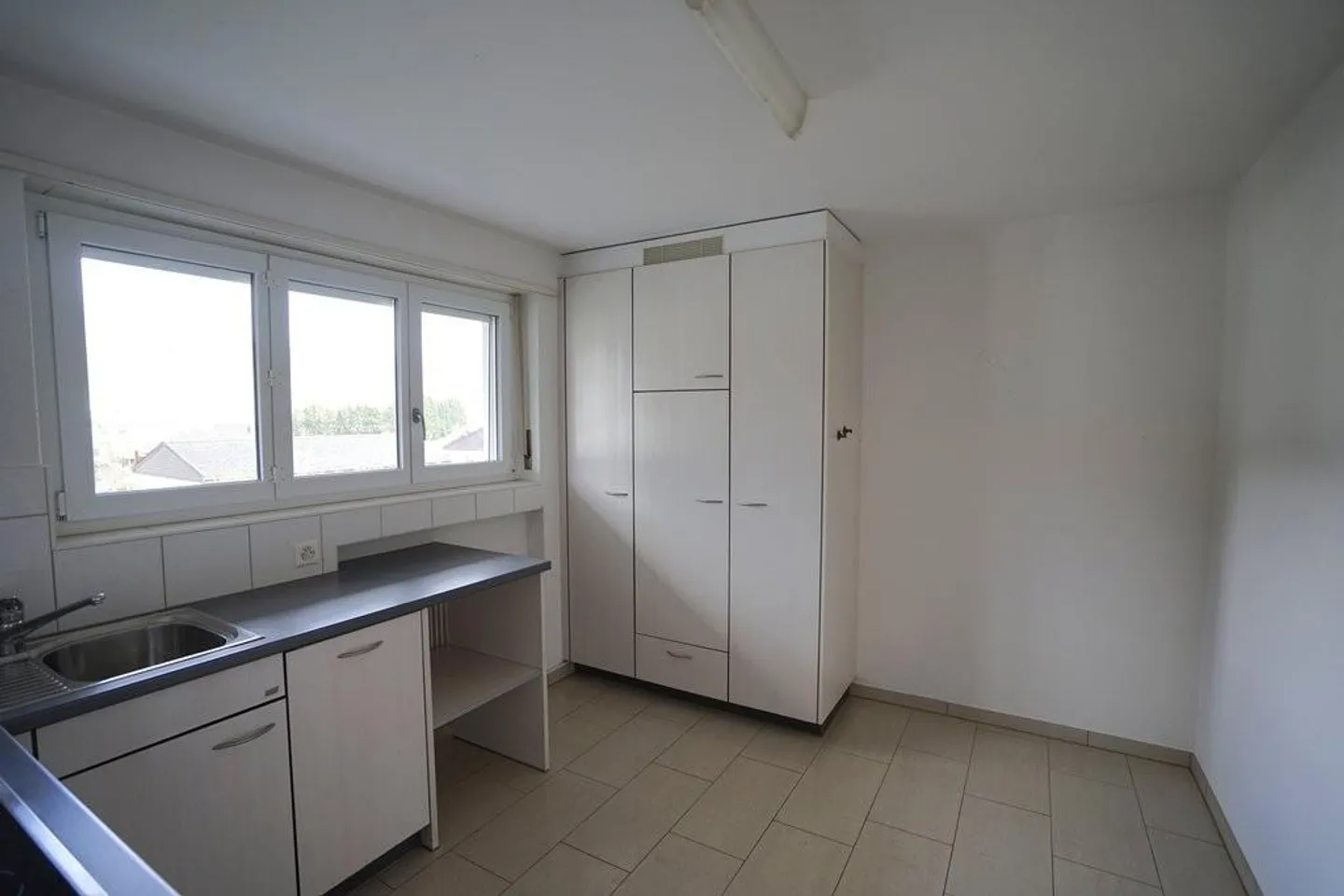 Appartement lumineux de 2,5 pièces avec vue sur la verdure - Photo 1 sur 8