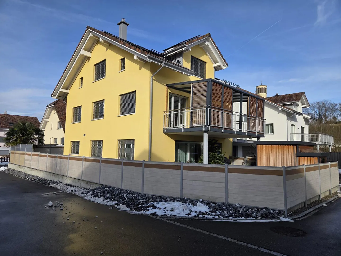 Exklusives 8,5-Zimmer-Einfamilienhaus mit Pool, Sauna & PV-Anlage - Photo 3 of 21