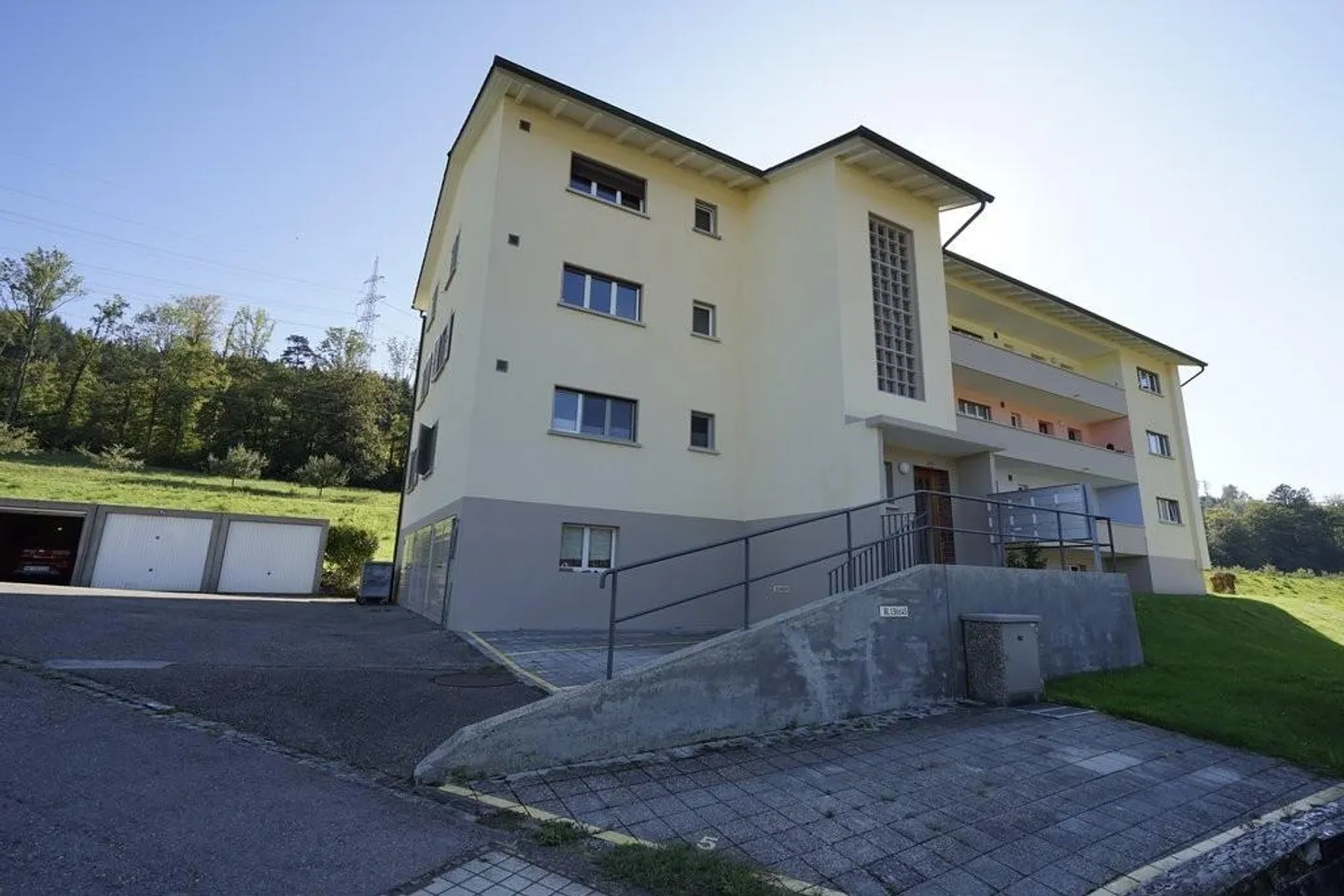 Appartement lumineux de 2,5 pièces avec vue sur la verdure - Photo 6 sur 8