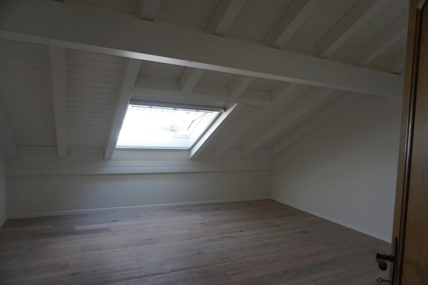 Maisonette moderna di 4,5 stanze con camino a Wollerau - Foto 6 di 10