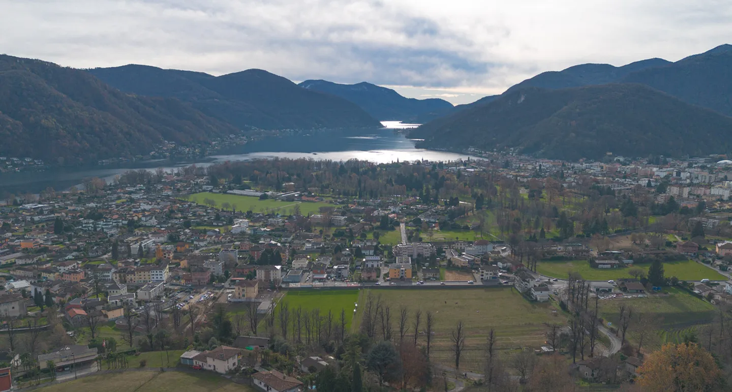 Baugrundstück mit Seeblick und Genehmigung in Neggio - Foto 2 von 5