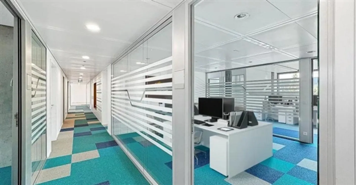 «Bureau» - Foto 10 von 10