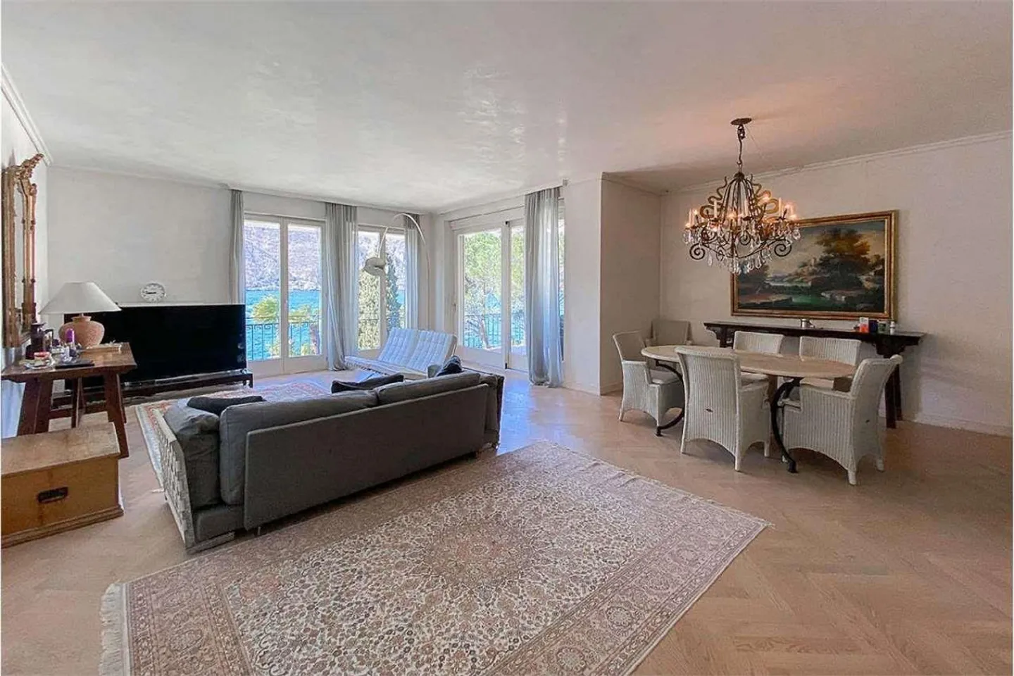 Appartement exclusif de 4,5 pièces avec vue sur le lac, quai privé et place de bateau - Photo 2 sur 13