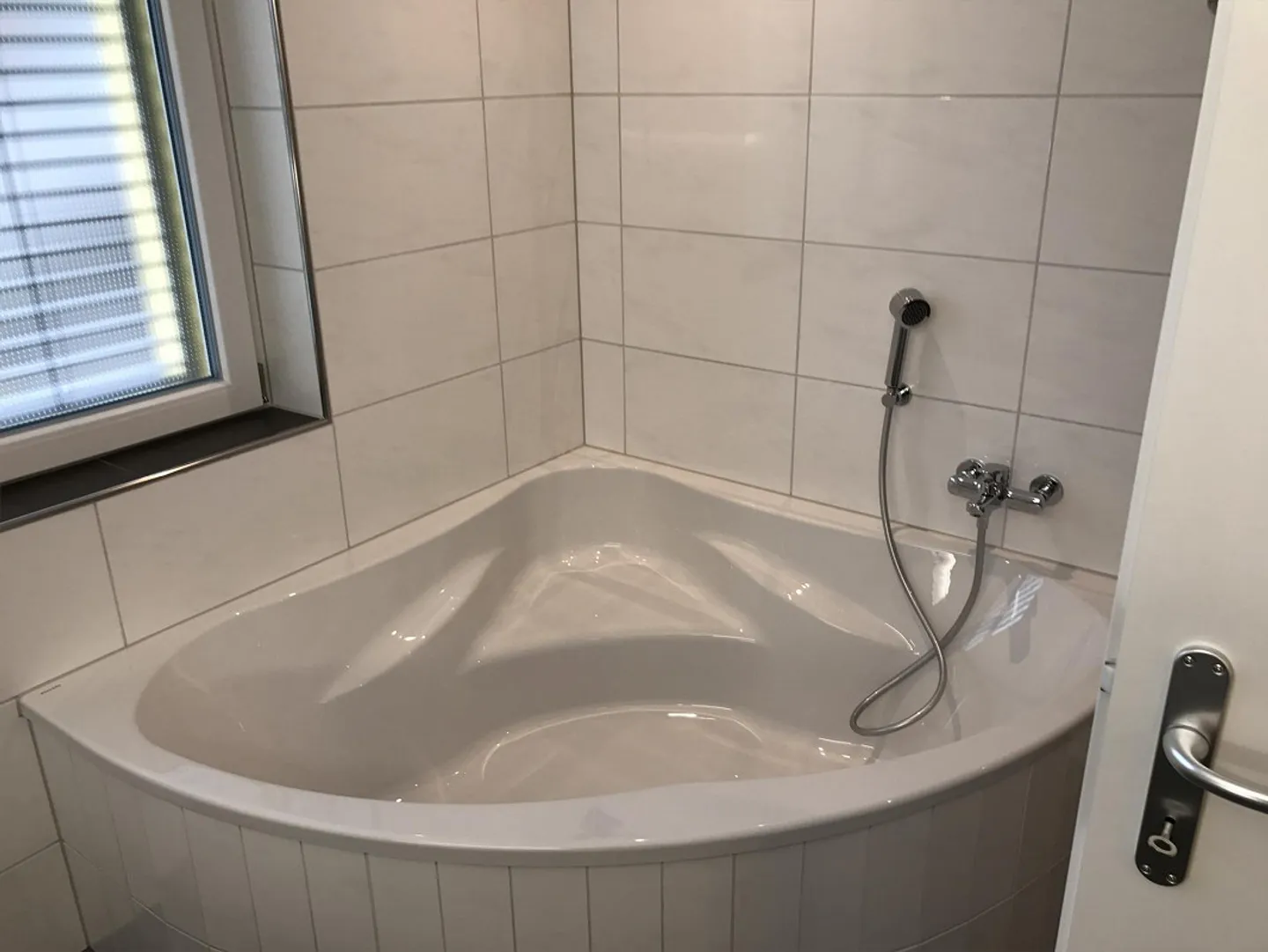 Exklusives 8,5-Zimmer-Einfamilienhaus mit Pool, Sauna & PV-Anlage - Photo 11 of 21