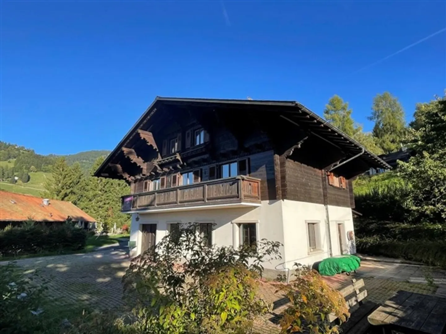 OPPORTUNITÉ À SAISIR - BELLE VUE DANS UN ENDROIT CALME - Photo 1 sur 13