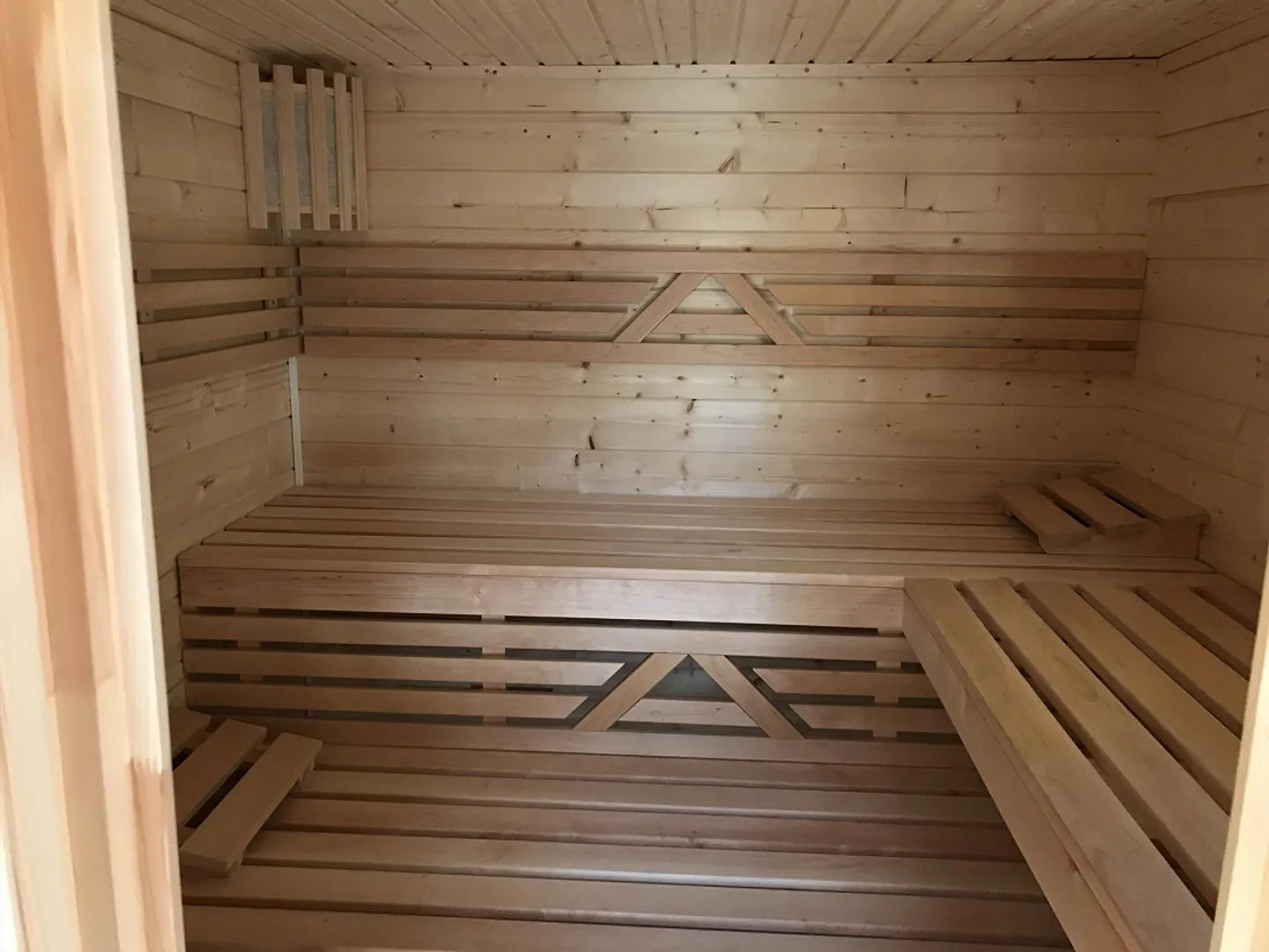 Exklusives 8,5-Zimmer-Einfamilienhaus mit Pool, Sauna & PV-Anlage - Photo 7 of 21