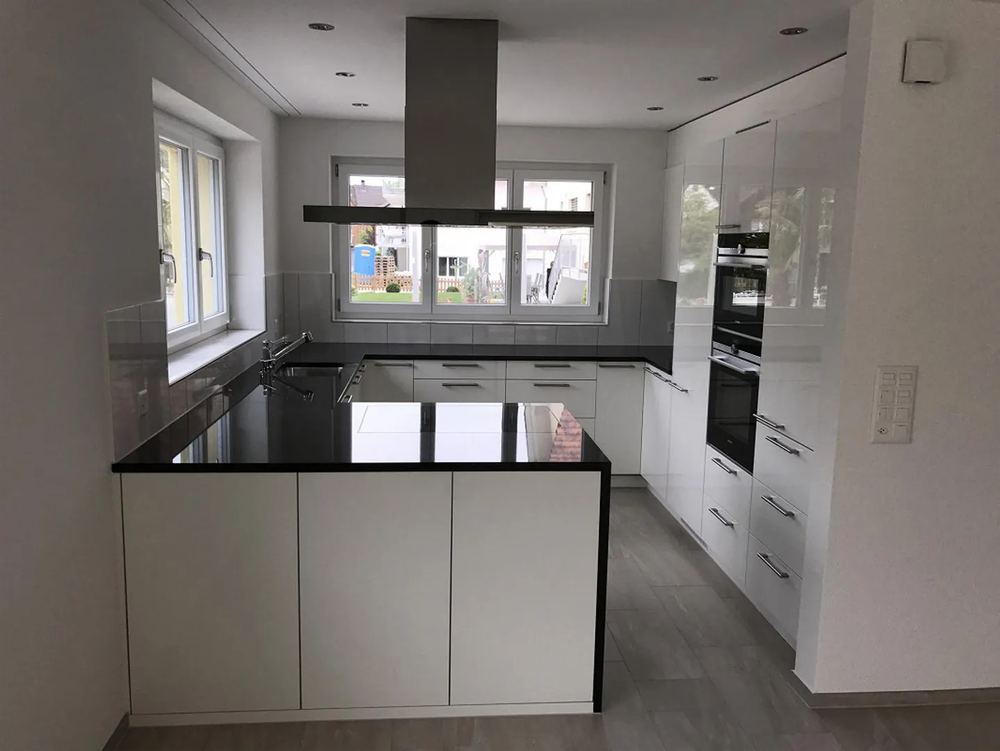 Exklusives 8,5-Zimmer-Einfamilienhaus mit Pool, Sauna & PV-Anlage - Photo 14 of 21