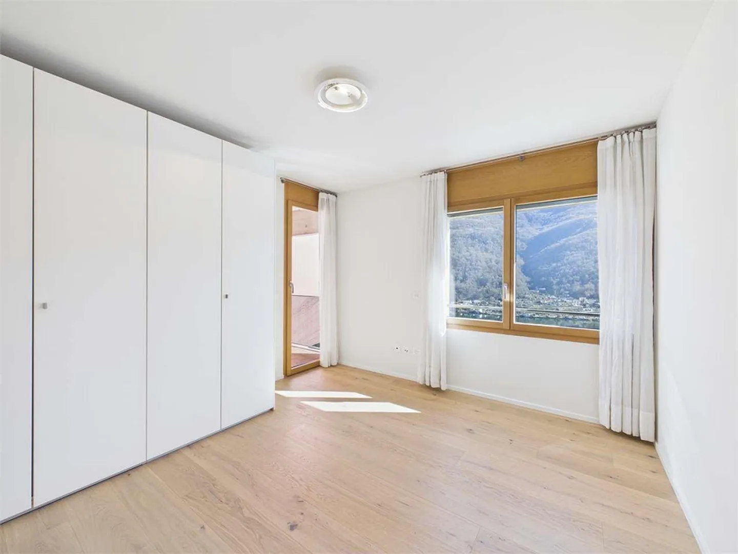 Helle Villa mit Seeblick - Foto 12 von 13