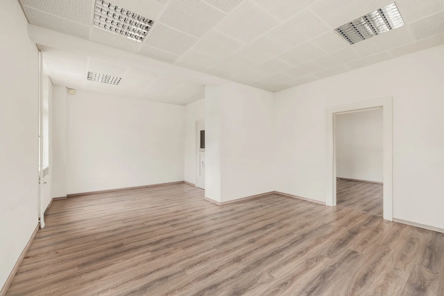 Edificio ad uso misto in affitto - Foto 3 di 13