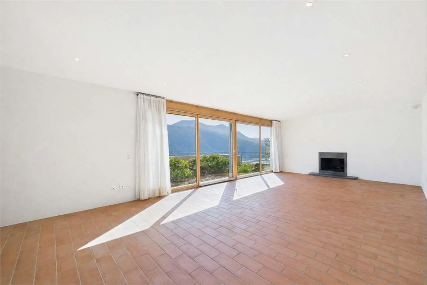 Helle Villa mit Seeblick - Foto 4 von 13