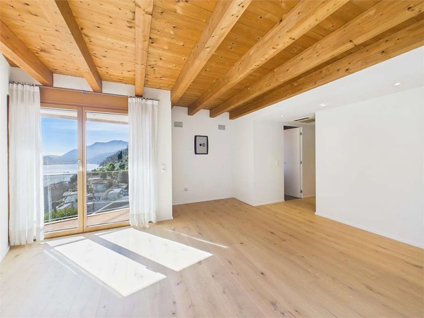 Helle Villa mit Seeblick - Foto 6 von 13