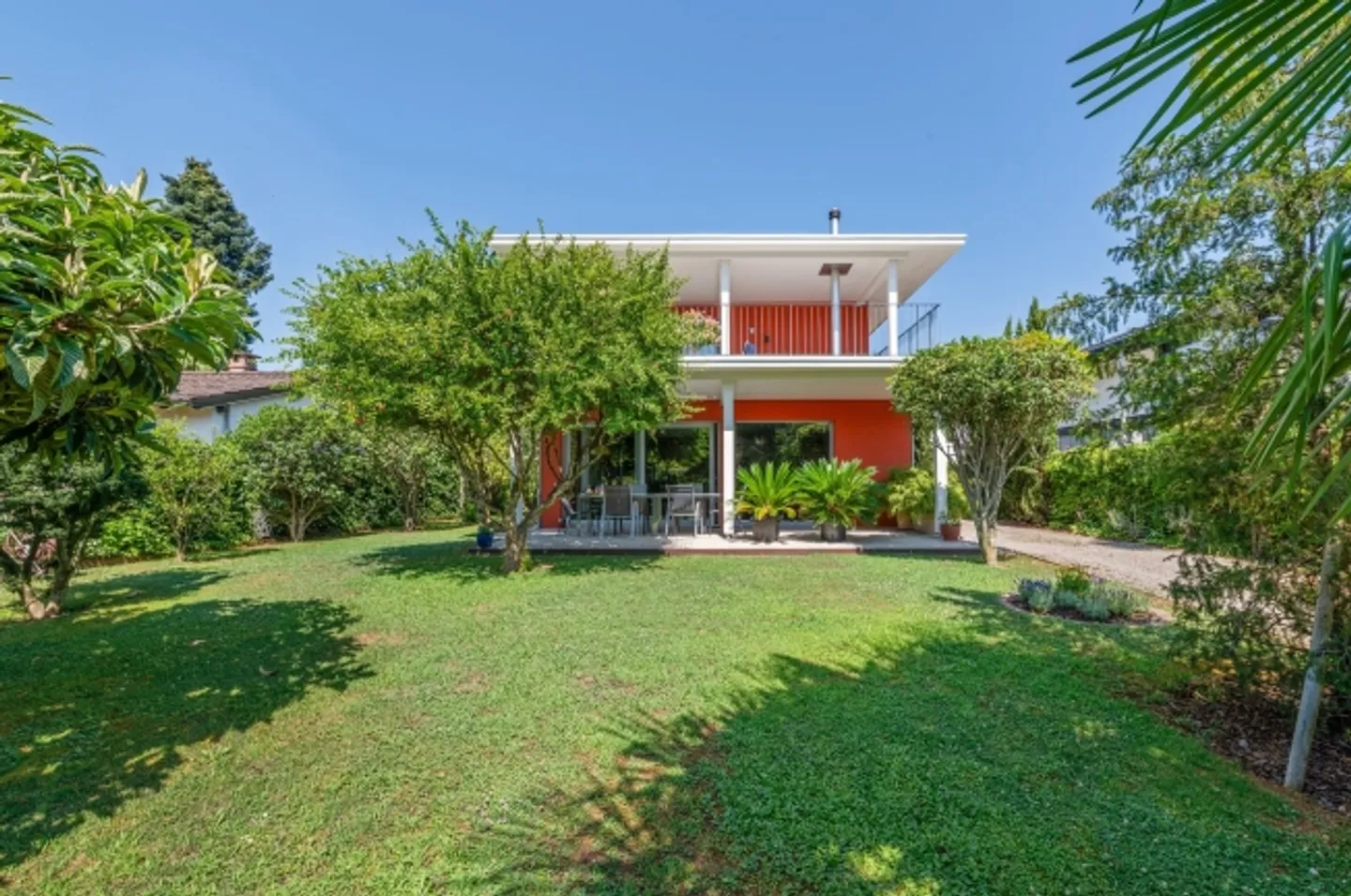 Villa attraente circondata da palme - Foto 1 di 8