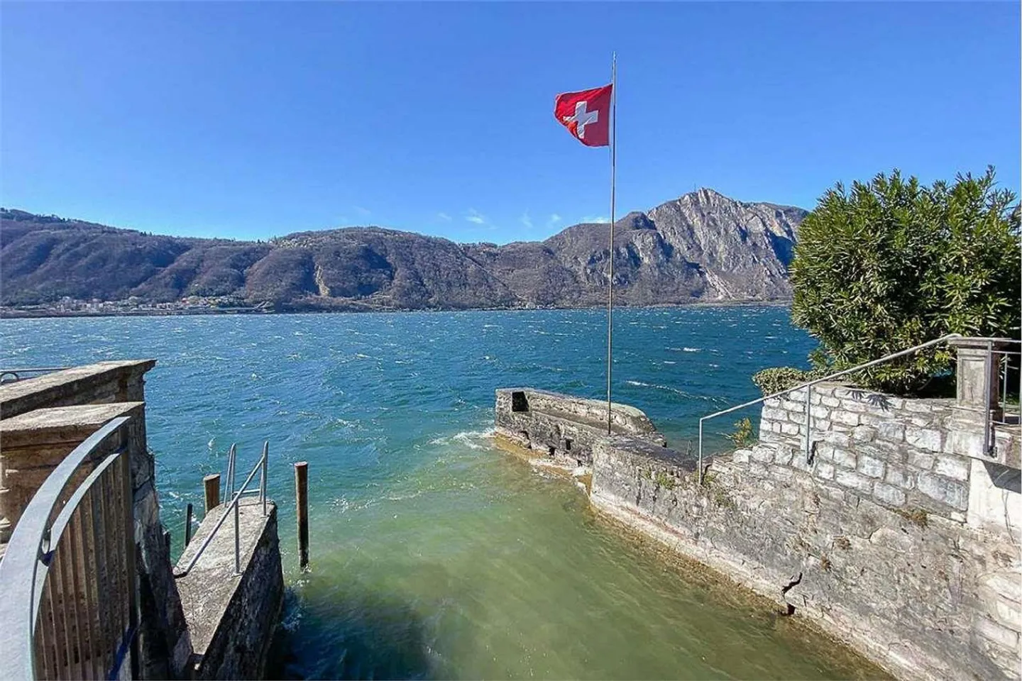 Appartement exclusif de 4,5 pièces avec vue sur le lac, quai privé et place de bateau - Photo 13 sur 13