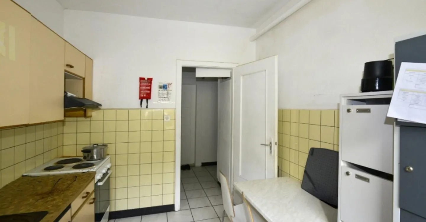 Authentisches Mietgebäude zu verkaufen - Foto 9 von 13