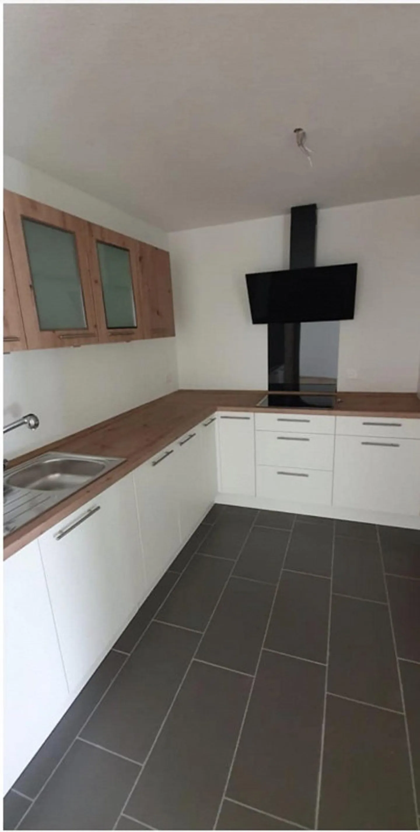 Attractive 2.5-room apartment with large garden - Photo 2 of 9