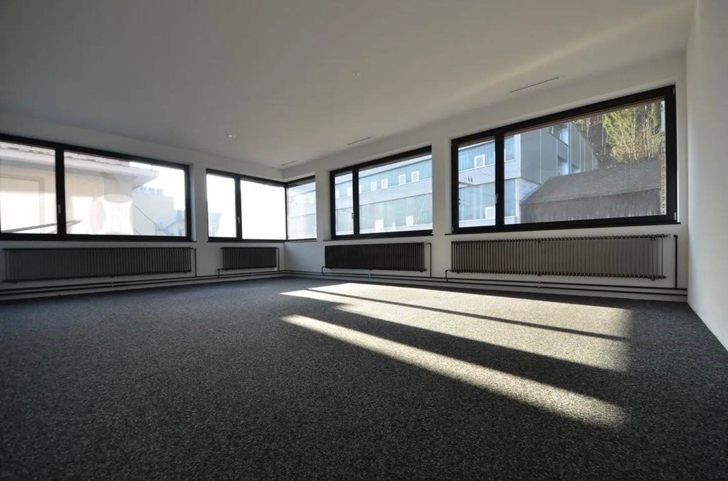 Spazio commerciale moderno con buone connessioni ai mezzi pubblici a Wabern - Foto 3 di 5