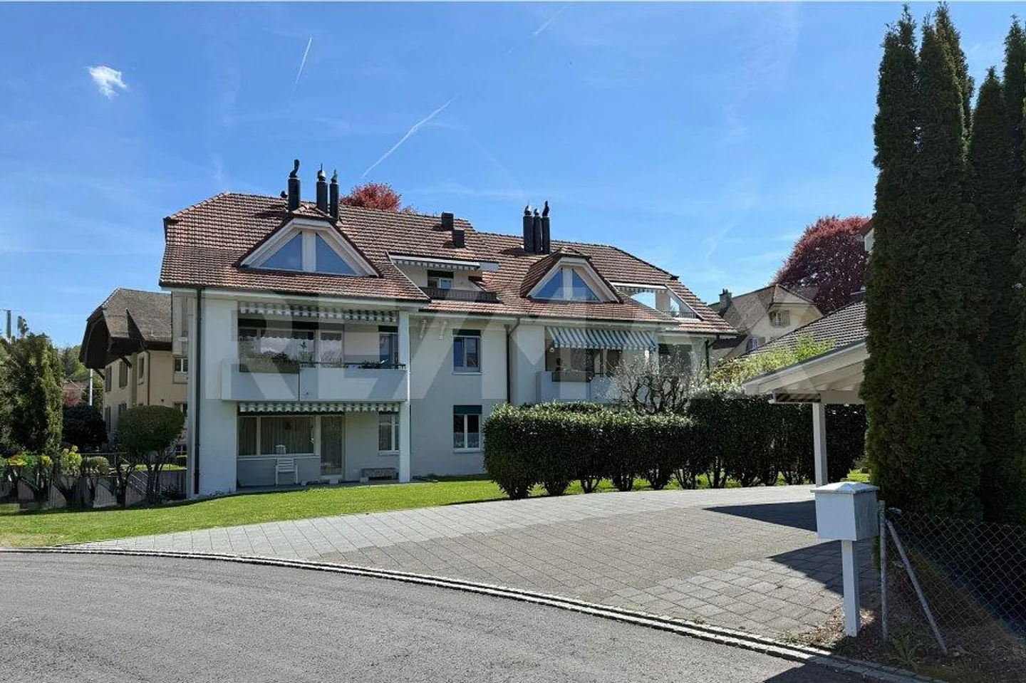 Charming penthouse apartment with fireplace and terrace in a quiet neighborhood - Photo 1 of 13