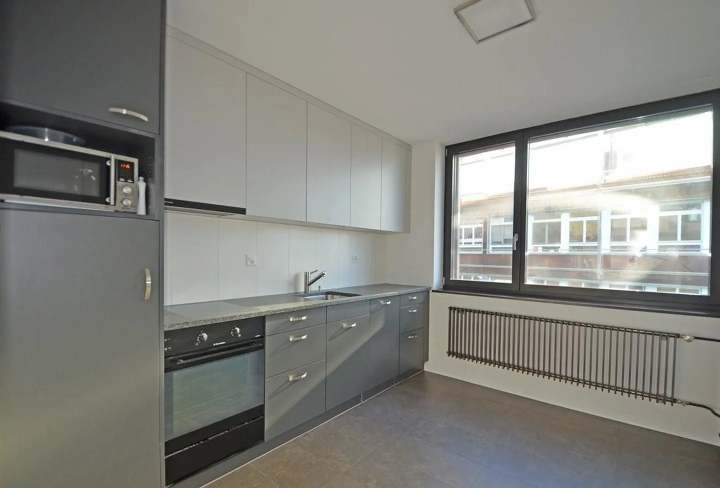 Spazio commerciale moderno con buone connessioni ai mezzi pubblici a Wabern - Foto 4 di 5