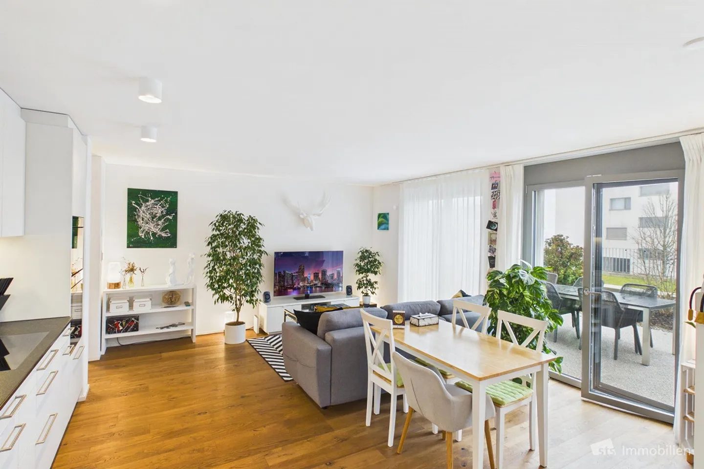 Quiet. Modern. Value-retaining. 2.5-room apartment in Sonnhof Park Inwil - Photo 1 of 15