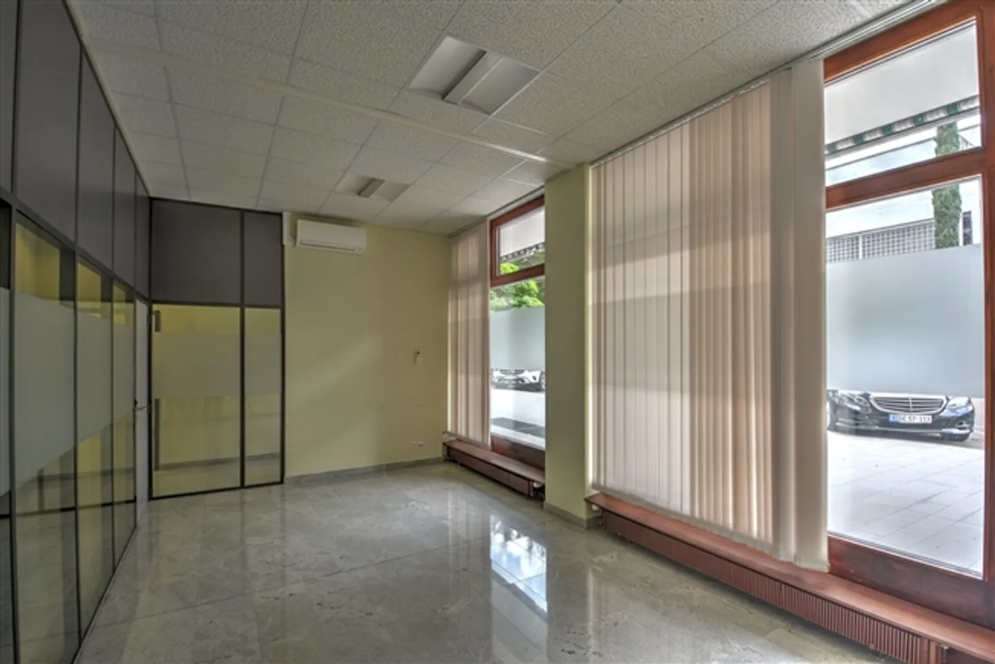 730 m2 of offices near the United Nations - Photo 2 of 6