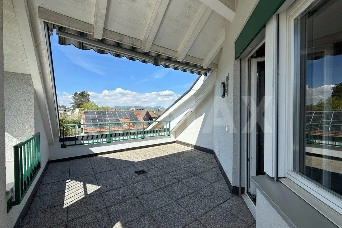 Charming penthouse apartment with fireplace and terrace in a quiet neighborhood - Photo 8 of 13