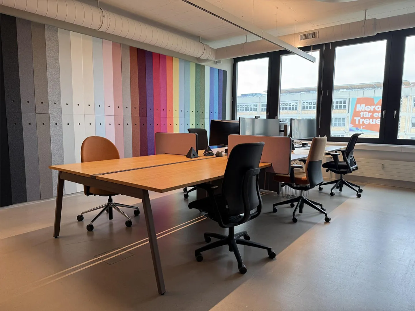 Espace de travail moderne - aménagé et prêt à emménager - Photo 1 sur 12