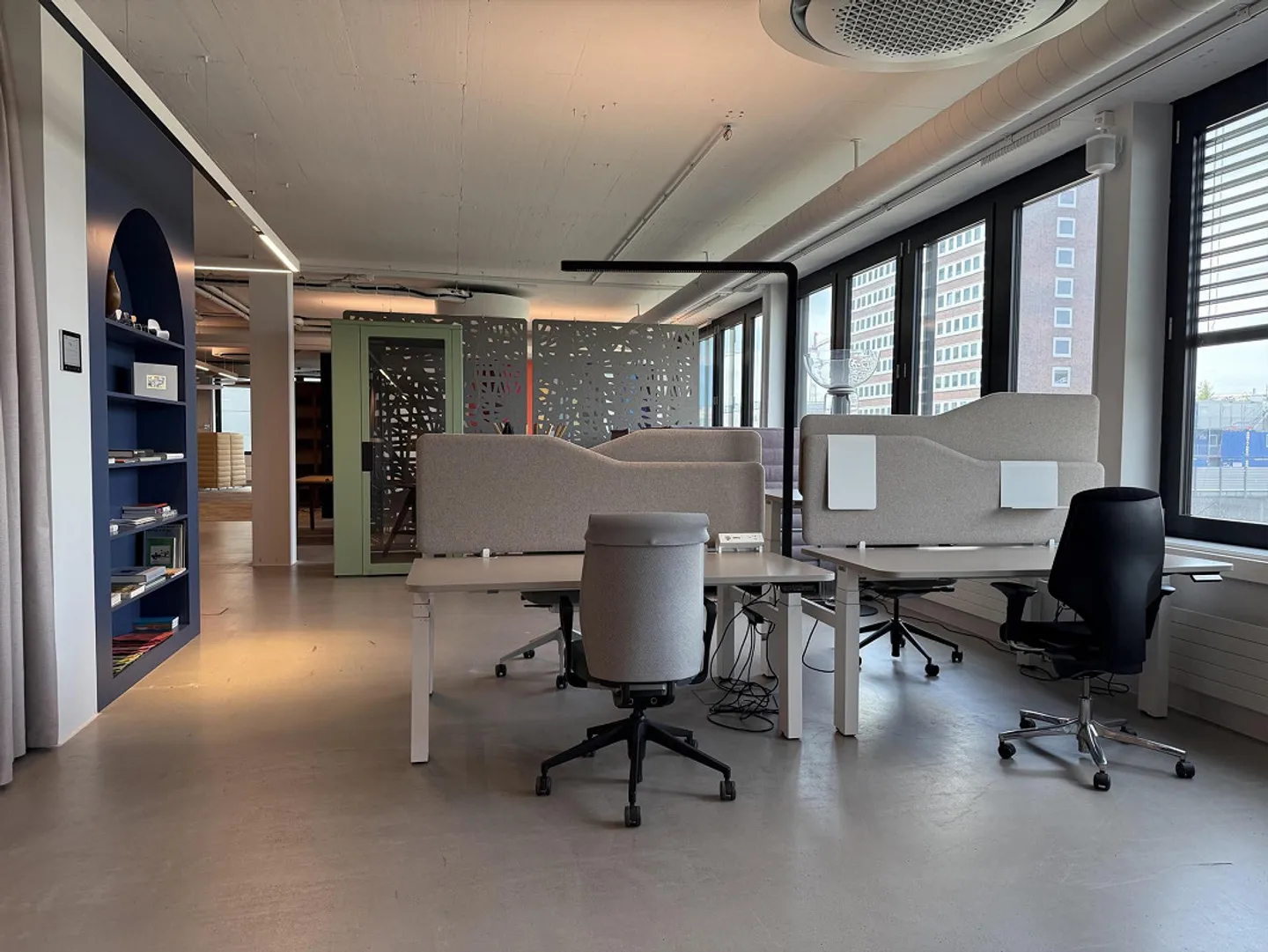 Espace de travail moderne - aménagé et prêt à emménager - Photo 2 sur 12