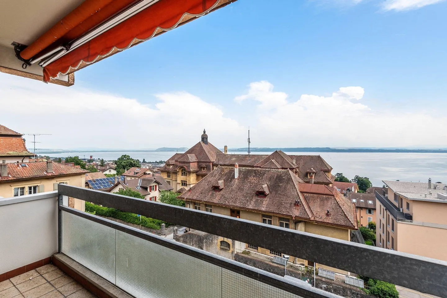 Appartement spacieux avec vue sur le lac - Photo 1 sur 10