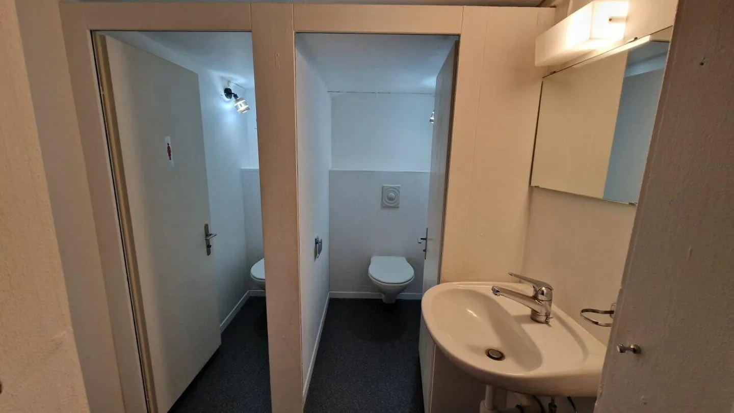 Commercial for rent - Photo 2 of 9